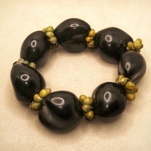 Kukui nut and Mongo shell stretch bracelet 🔥
